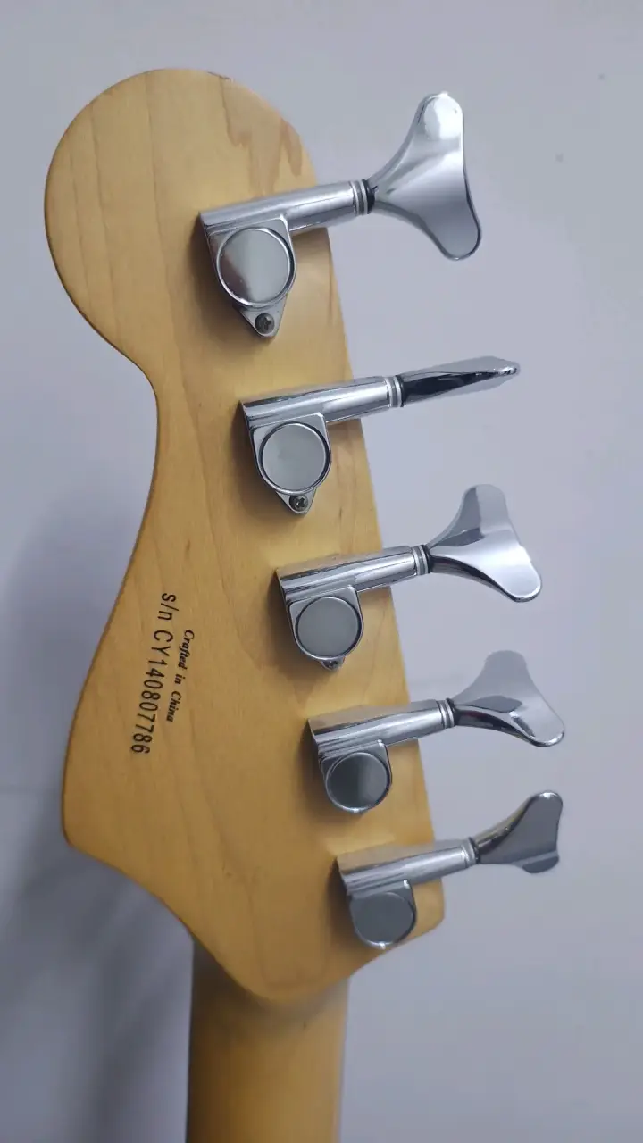 Bajo eléctrico Squier Jazz Bass 5 cuerdas - 6