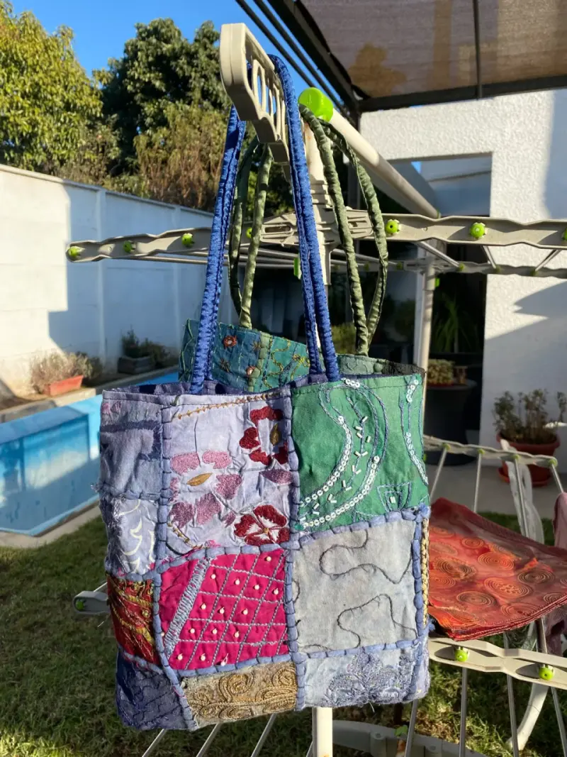 Bolso de tela patchwork multicolor artesanal - 2