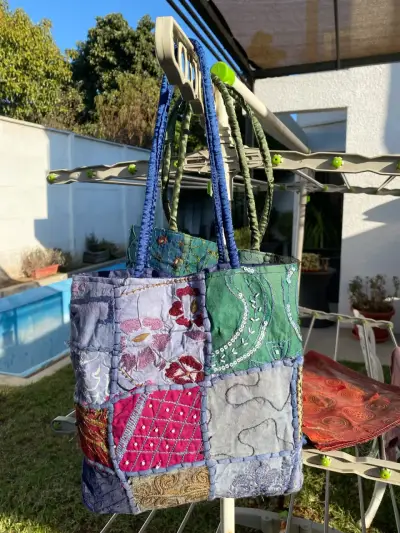 Bolso de tela patchwork multicolor artesanal - miniatura 2