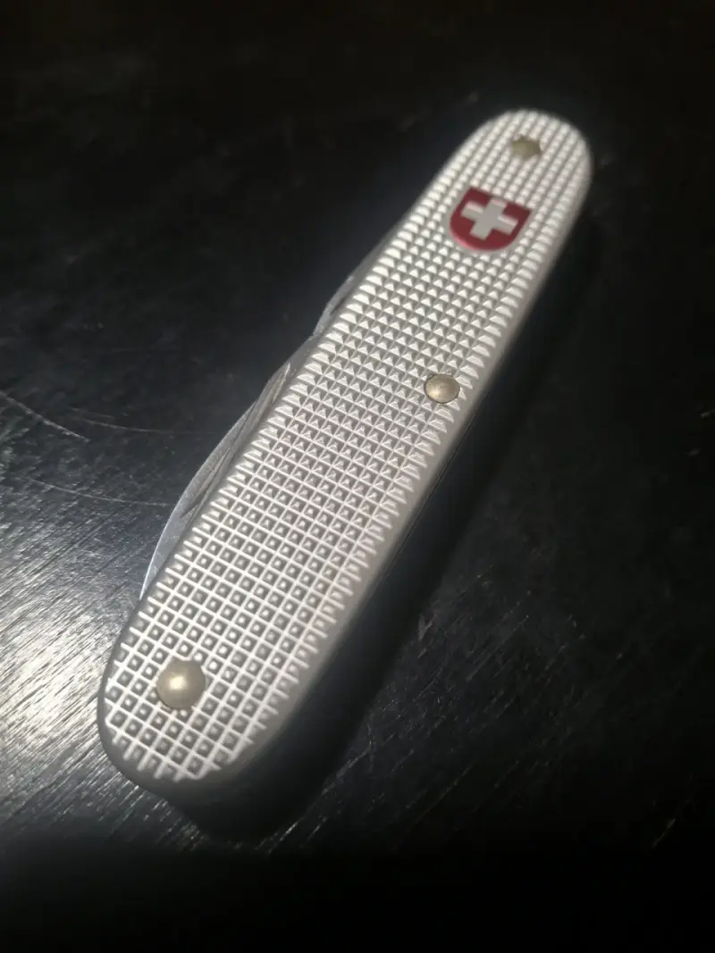 Navaja suiza multiusos con diseño clásico - 1