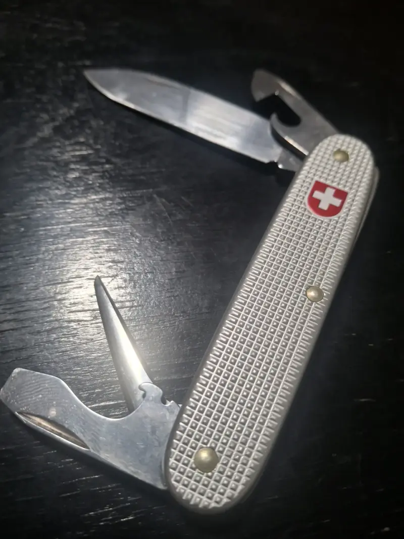 Navaja suiza multiusos con diseño clásico - 2