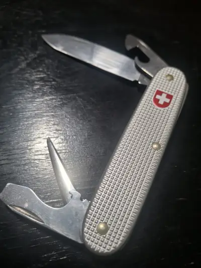 Navaja suiza multiusos con diseño clásico - miniatura 2
