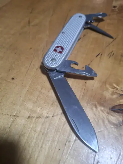 Navaja suiza multiusos con diseño clásico - miniatura 3