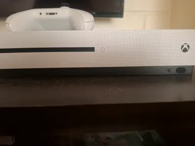 Consola Xbox One S con control blanco - miniatura 2