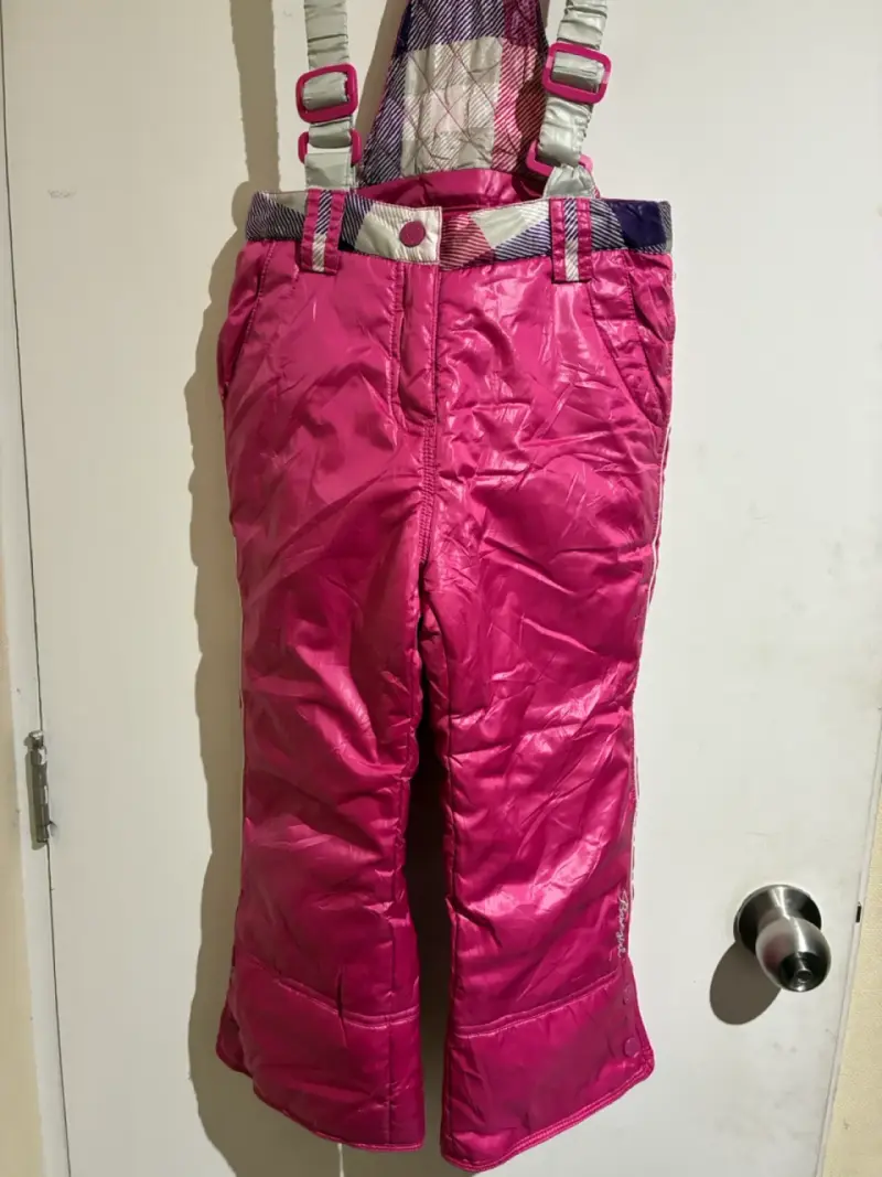 Pantalones de nieve para niña color fucsia con tirantes - 1