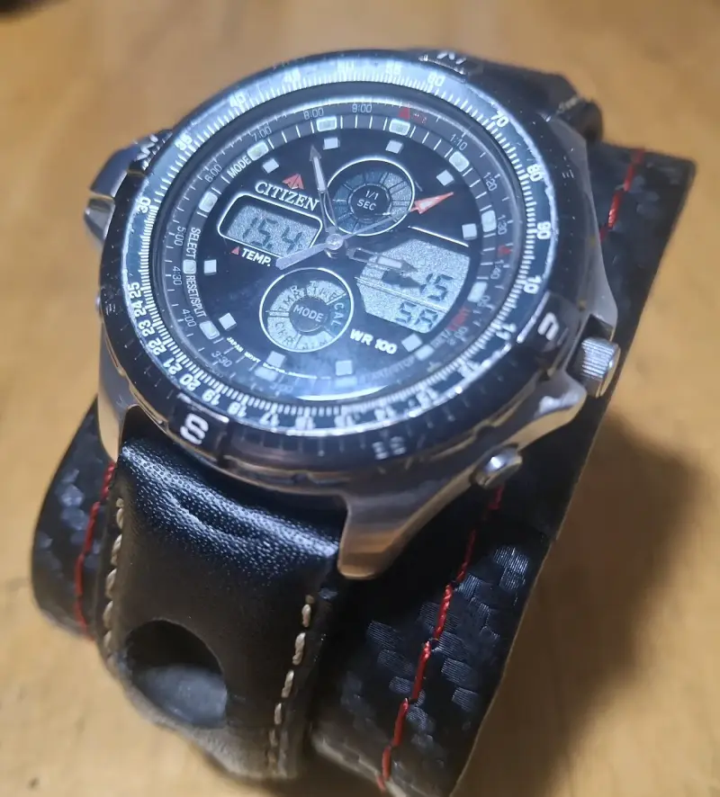 Reloj Citizen analógico y digital con correa de cuero