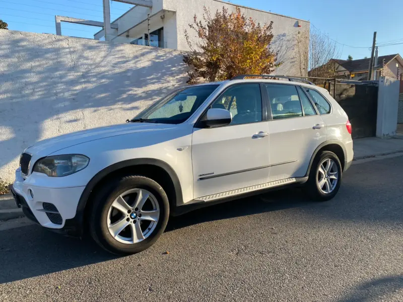 BMW X5 SUV Blanco en Buen Estado - 2