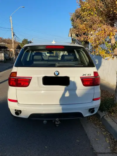 BMW X5 SUV Blanco en Buen Estado - miniatura 3