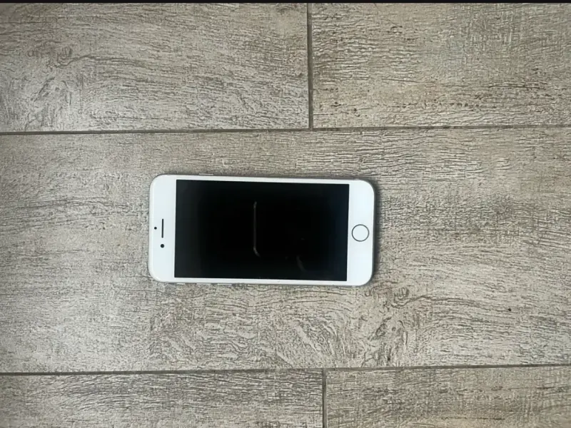 iPhone 8 Blanco en Buen Estado - 1