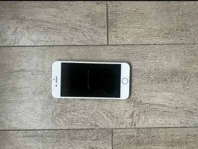 iPhone 8 Blanco en Buen Estado - miniatura 1