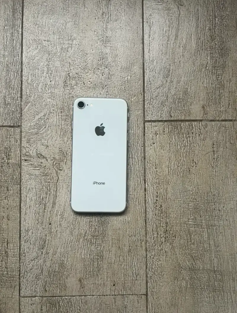 iPhone 8 Blanco en Buen Estado - 2
