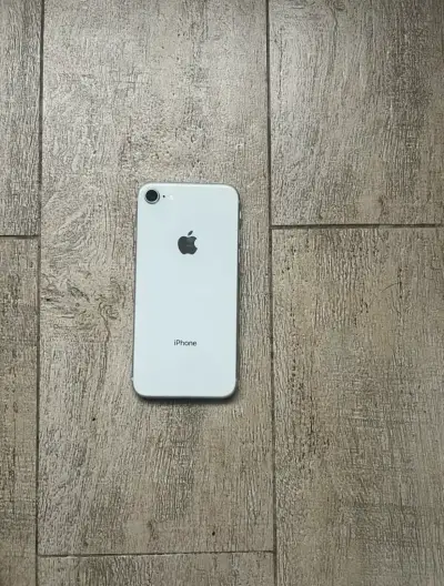 iPhone 8 Blanco en Buen Estado - miniatura 2