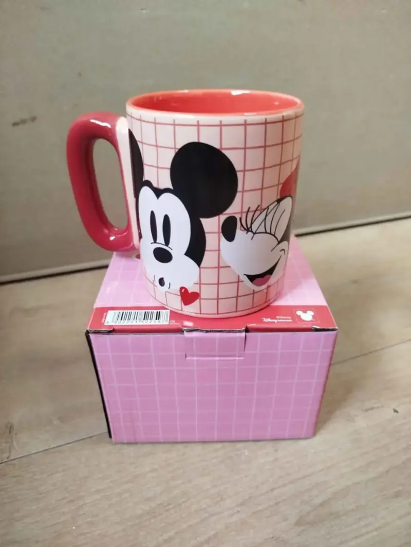 Taza Disney Mickey y Minnie con diseño romántico