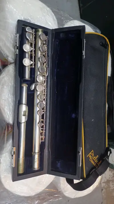 Flauta traversa Prelude Conn-Selmer con estuche - miniatura 1