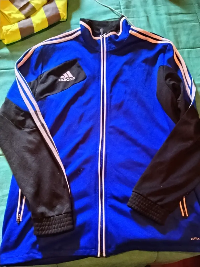 Chaqueta deportiva Adidas ClimaCool azul y negra - 1