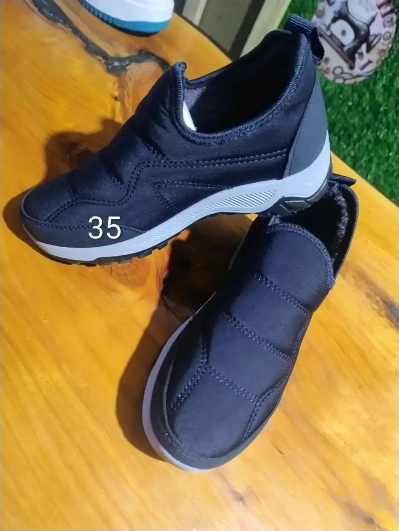 Zapatillas deportivas negras talla 35