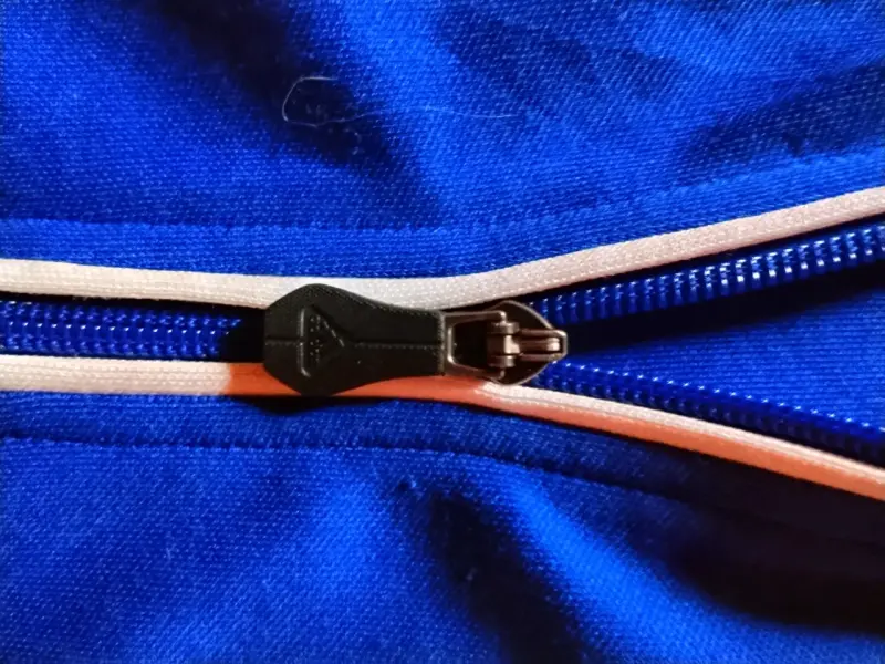 Chaqueta deportiva Adidas ClimaCool azul y negra - 5