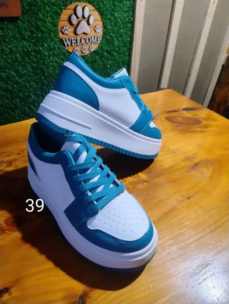 Zapatillas deportivas blancas y azules talla 39