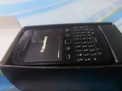 BlackBerry 9720 con caja - miniatura 2