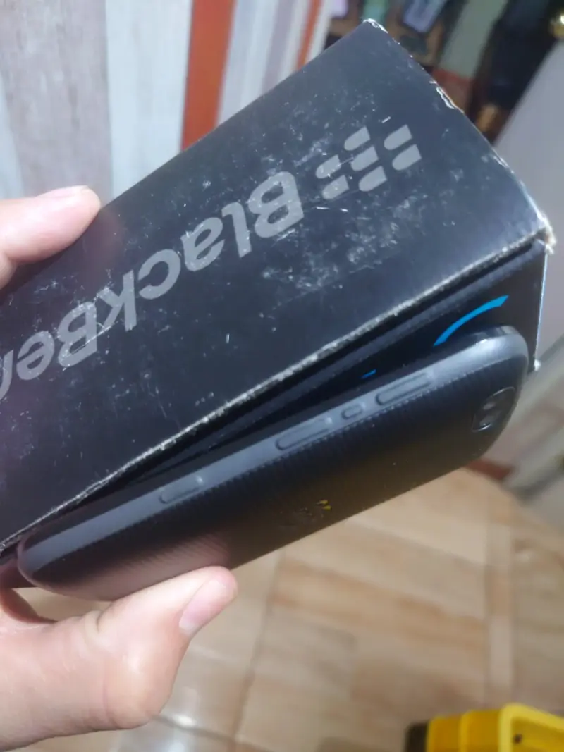 BlackBerry 9720 con caja - 3