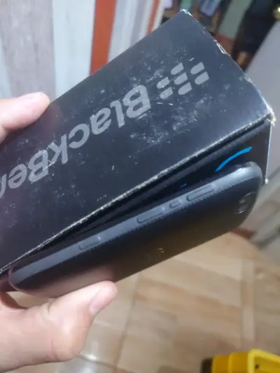 BlackBerry 9720 con caja - miniatura 3