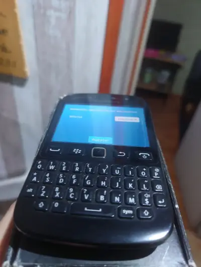 BlackBerry 9720 con caja - miniatura 5