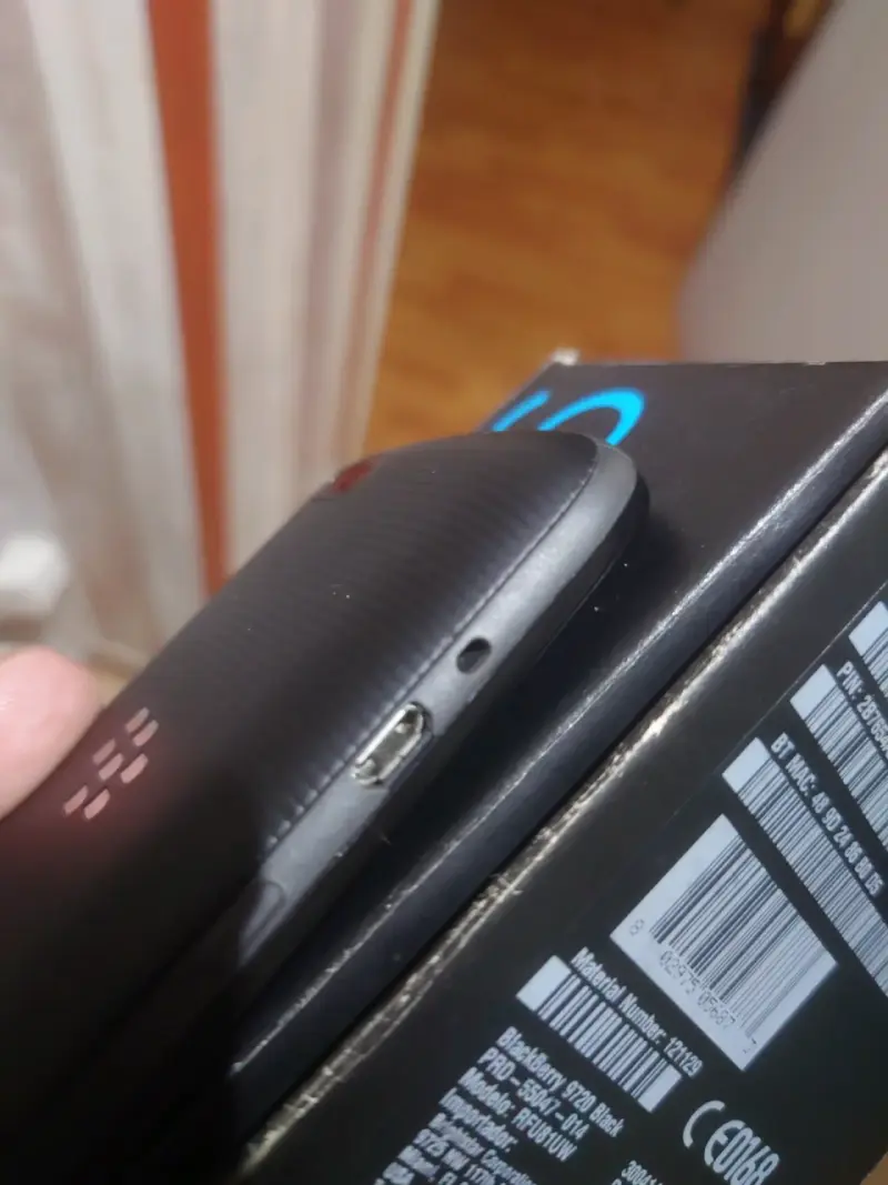 BlackBerry 9720 con caja - 6