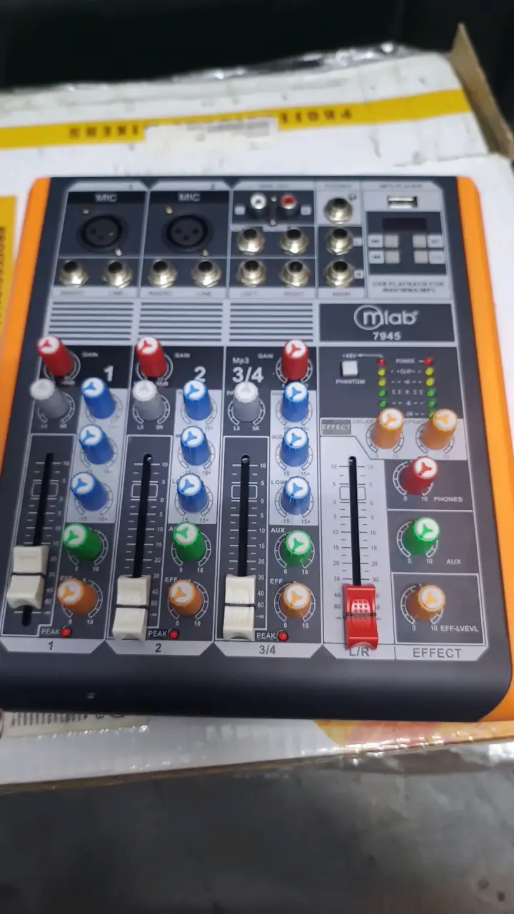 Mezclador de Audio DJ 4 Canales con USB - 1