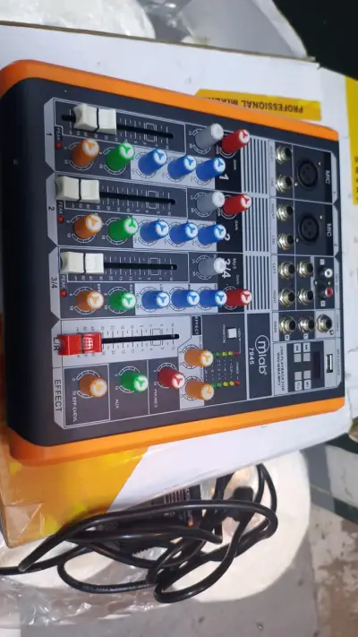 Mezclador de Audio DJ 4 Canales con USB - miniatura 2