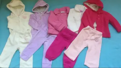 Conjunto de ropa para bebé en varios colores - miniatura 1