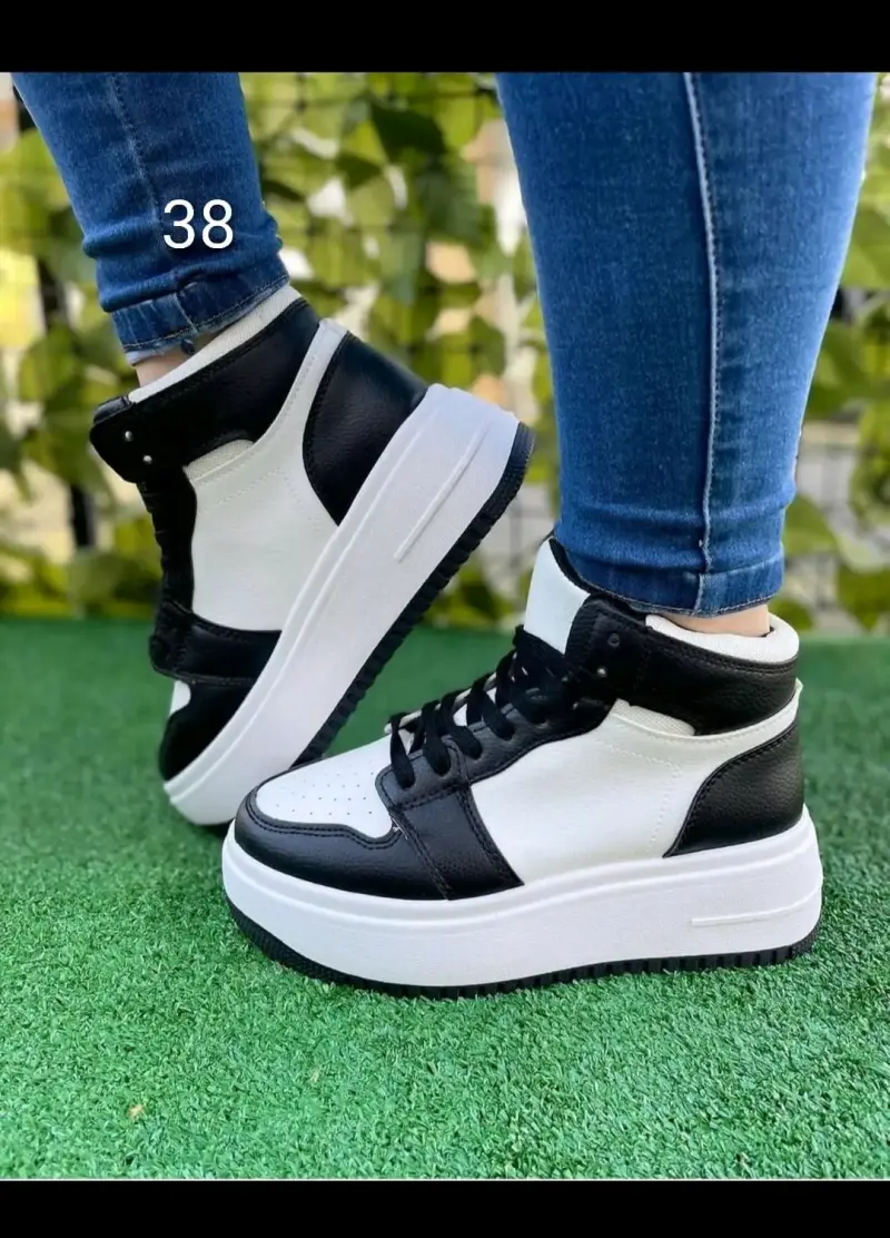 Zapatillas blancas y negras talla 38