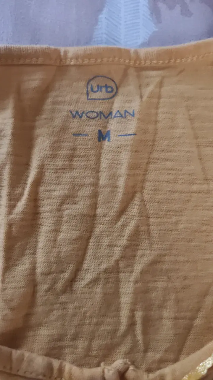 Polera amarilla de mujer con botones - 2