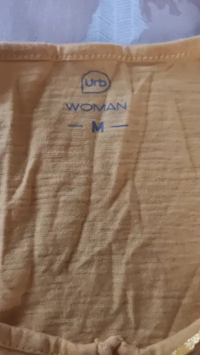 Polera amarilla de mujer con botones - miniatura 2