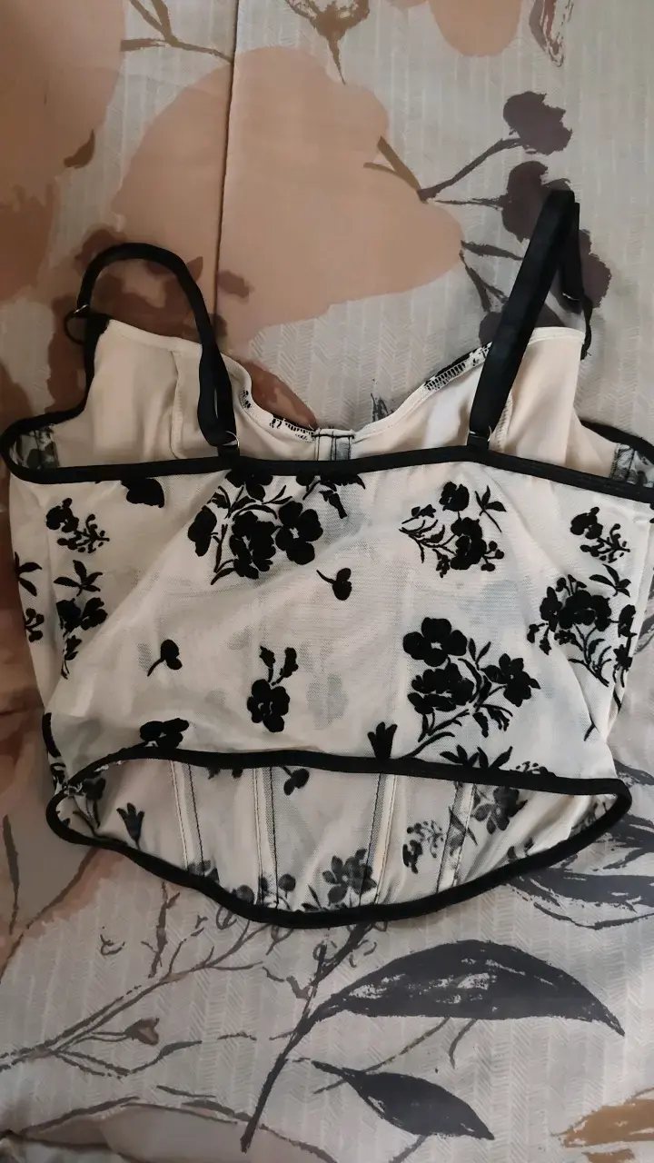 Corset blanco con bordado floral negro - 3
