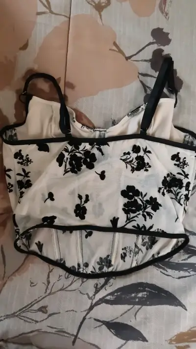 Corset blanco con bordado floral negro - miniatura 3