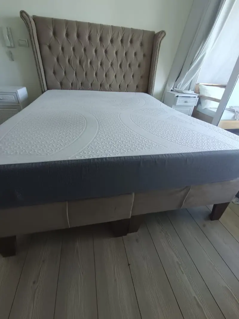 Cama matrimonial con colchón y respaldo capitoné - 3
