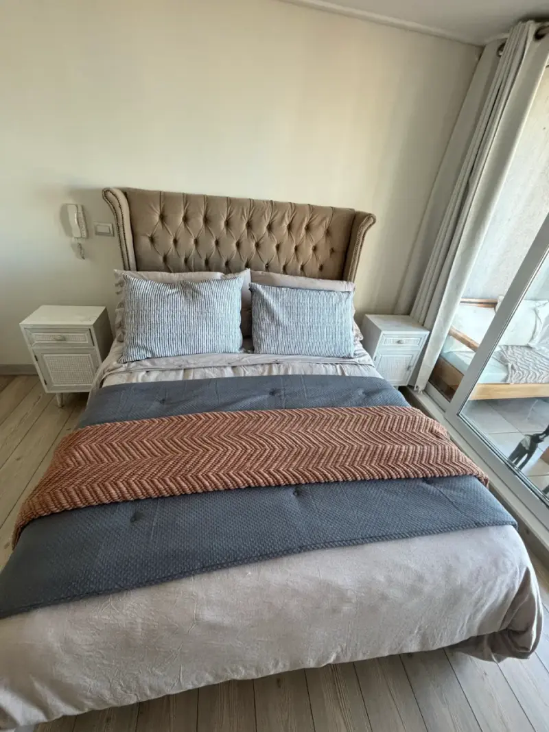 Cama matrimonial con colchón y respaldo capitoné - 5