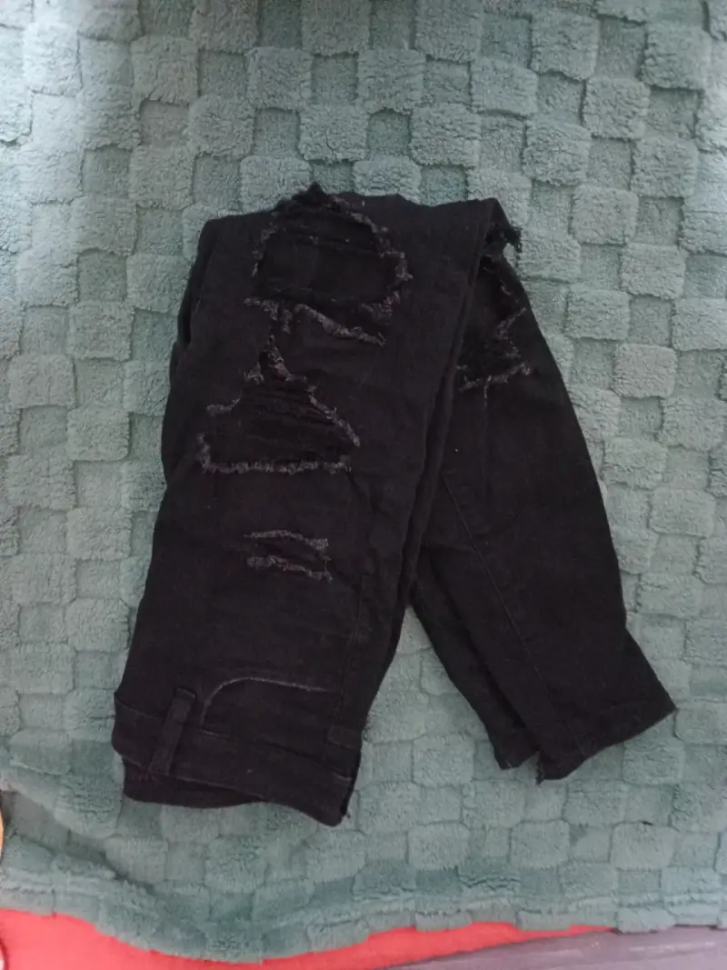 Jeans negrs mujer y top Bershka - 2