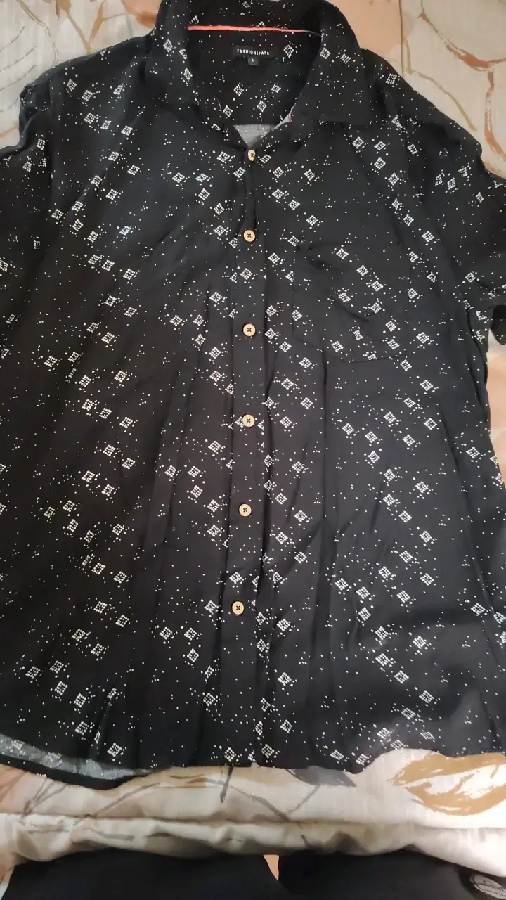 Camisa negra estampada FashionSpark para hombre
