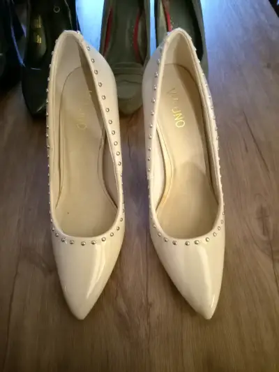 Tacones de cuero multicolor con diseño único - miniatura 2