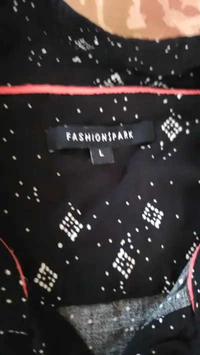 Camisa negra estampada FashionSpark para hombre - miniatura 2