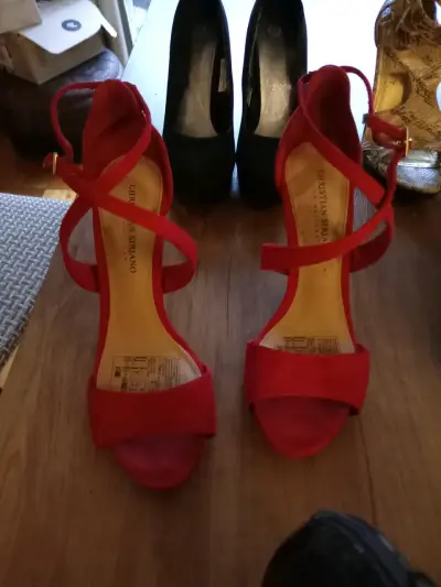 Tacones de cuero multicolor con diseño único - miniatura 4