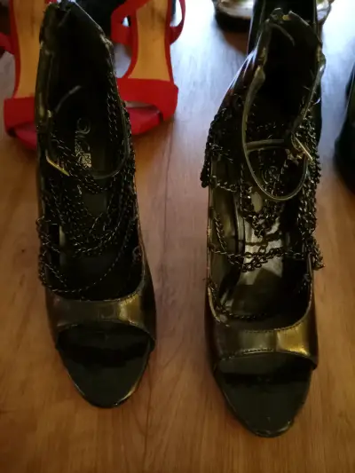 Tacones de cuero multicolor con diseño único - miniatura 5