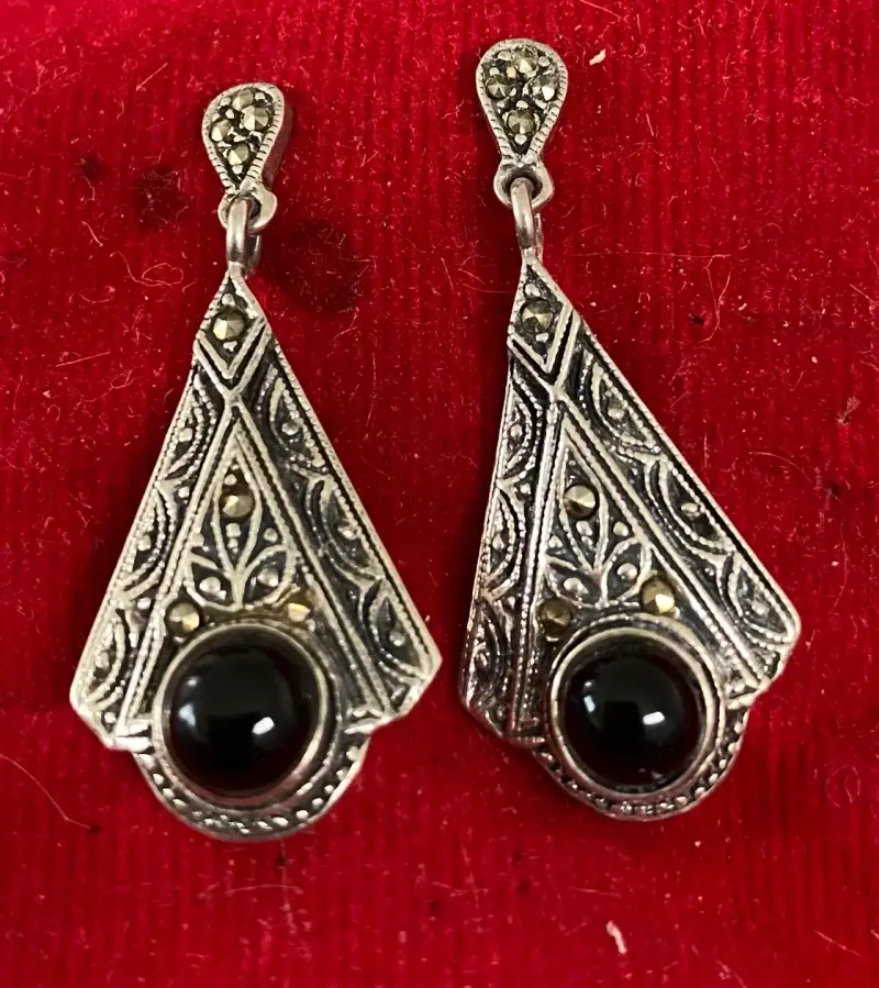 Pendientes de plata con diseño vintage y piedra n