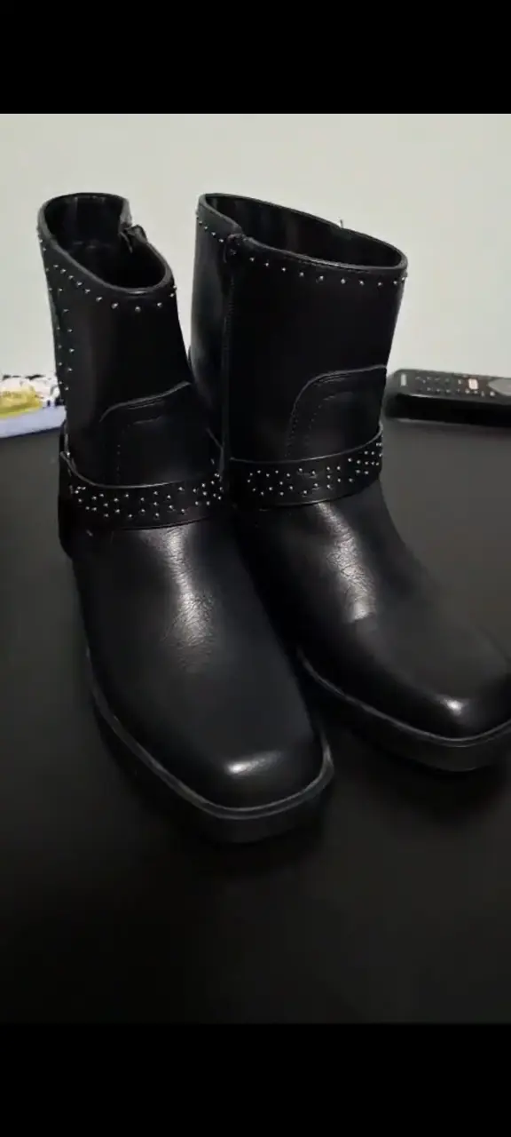 Botines negros con tachas para mujer - 1