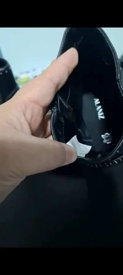 Botines negros con tachas para mujer - miniatura 2