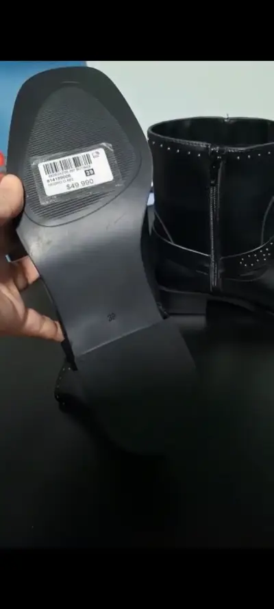 Botines negros con tachas para mujer - miniatura 3