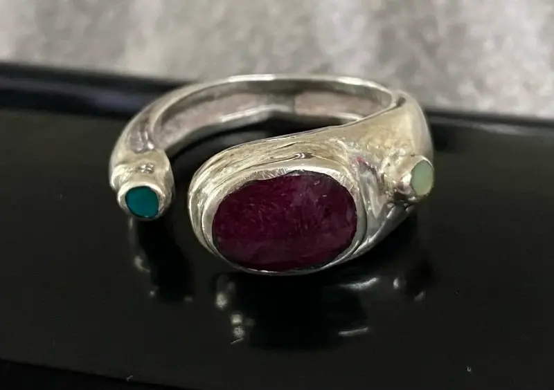 Anillo de plata 925 con piedras preciosas