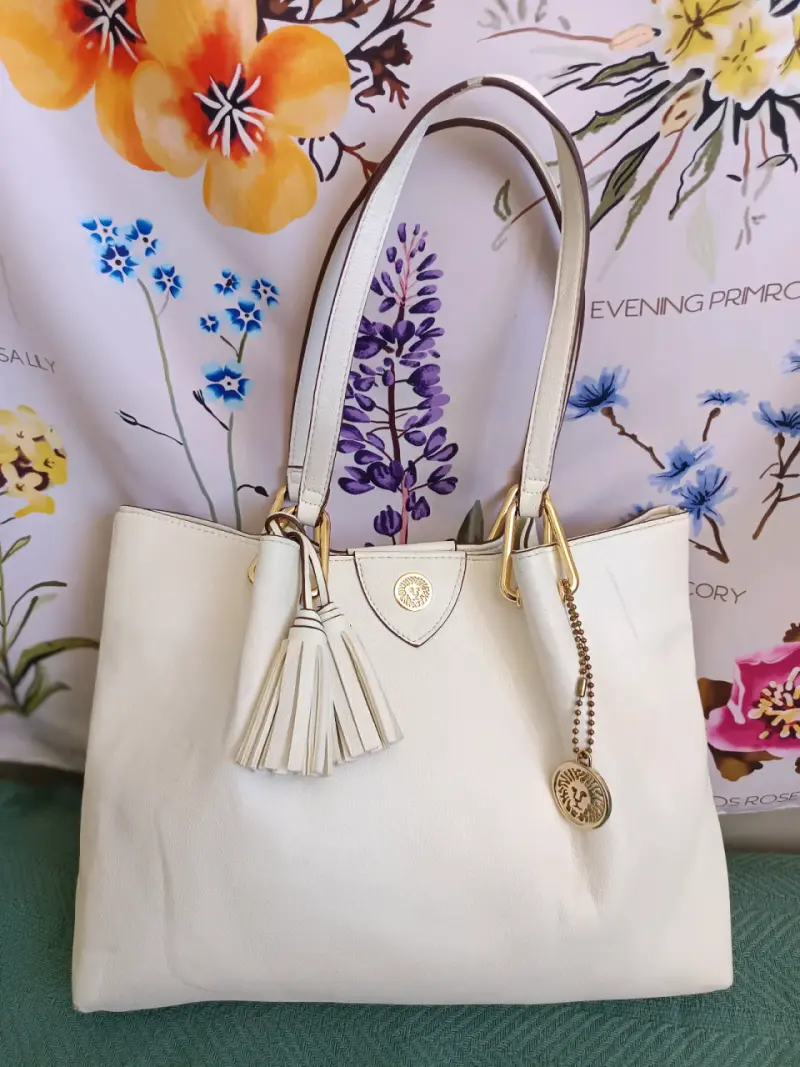 Bolso blanco con borlas Anne Klein - 1