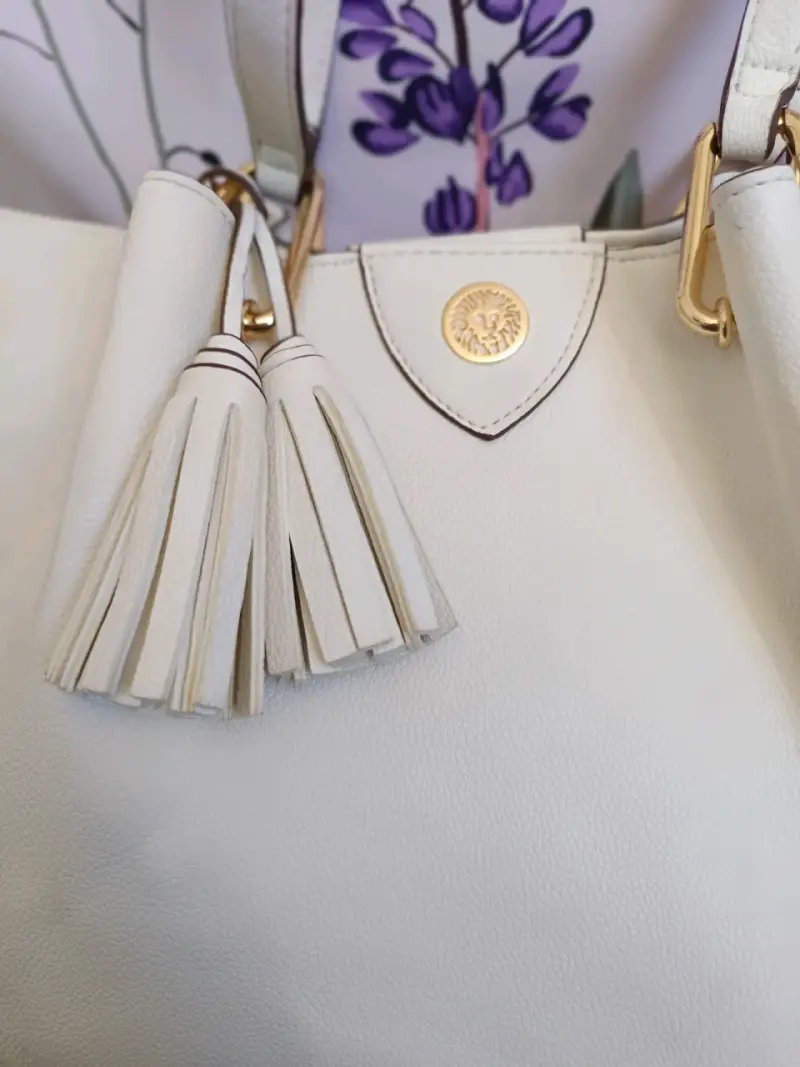 Bolso blanco con borlas Anne Klein - 2